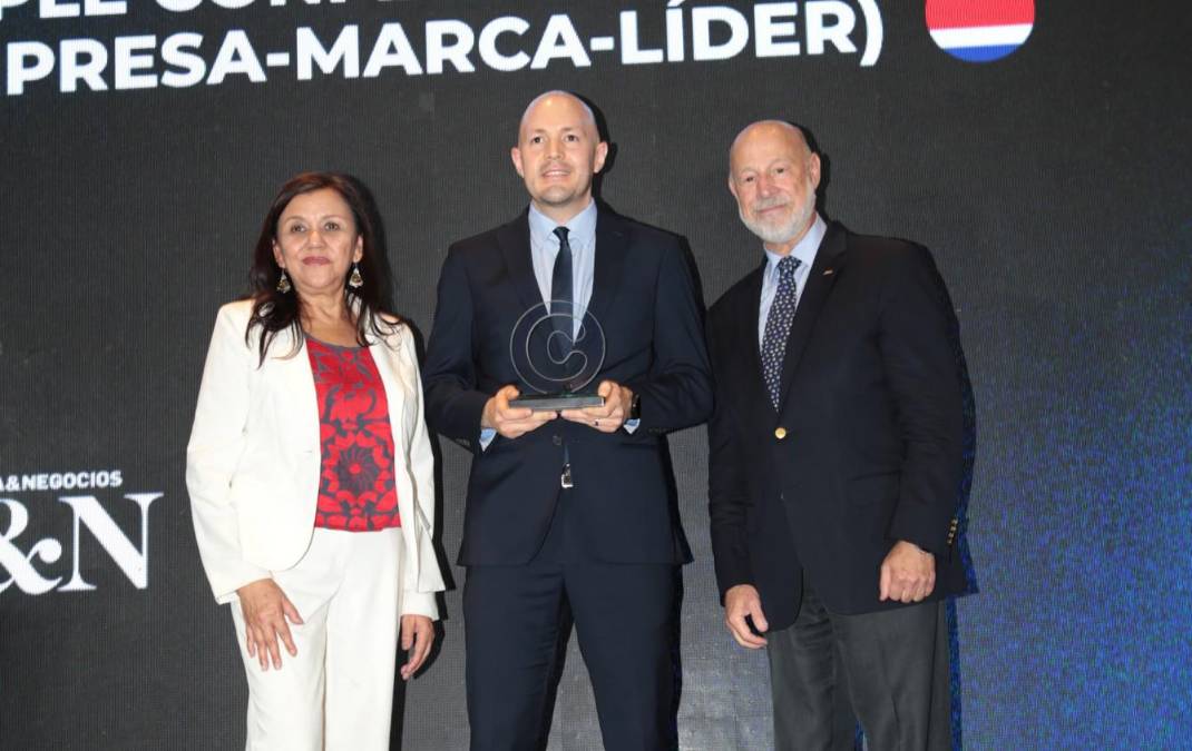 Banco Nacional de Costa Rica, Triple Confianza Costa Rica. Recibe reconocimiento Manuel Avendaño Arce, Director de Comunicación Corporativa, Reputación y Gestión de Partes Interesadas.