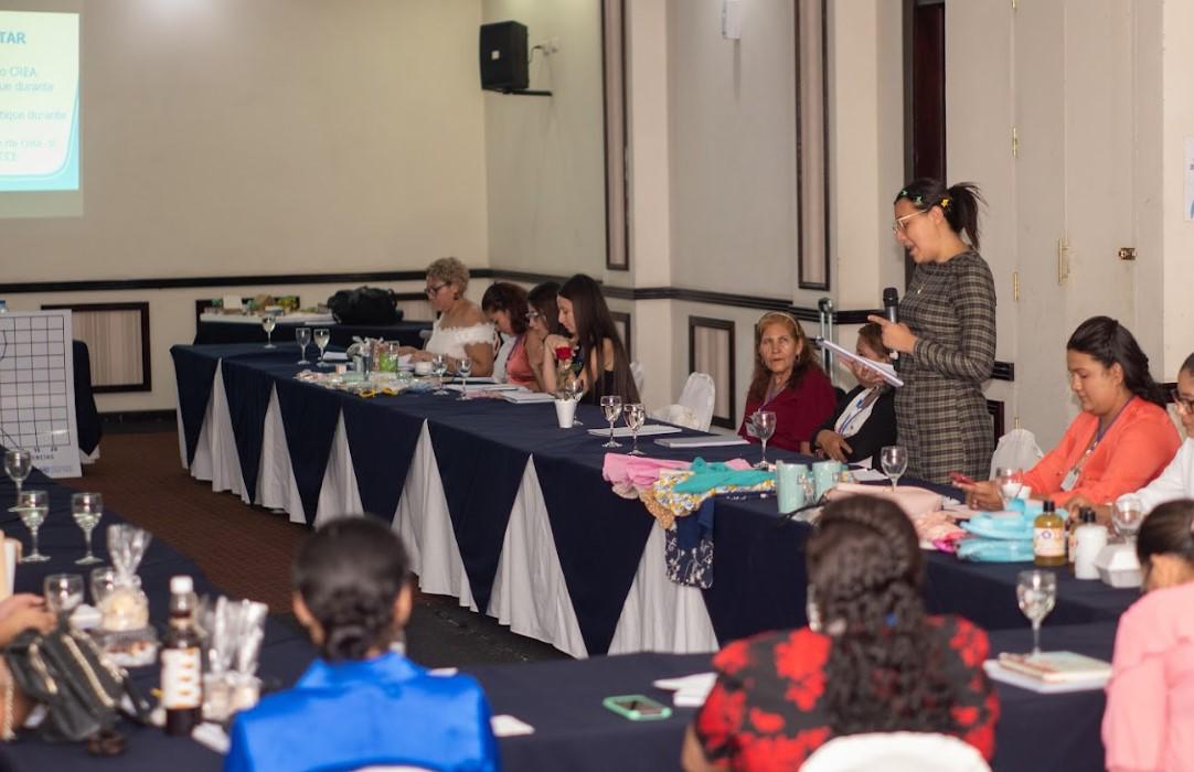 Impulsan talento y creatividad de 44 salvadoreñas emprendedoras