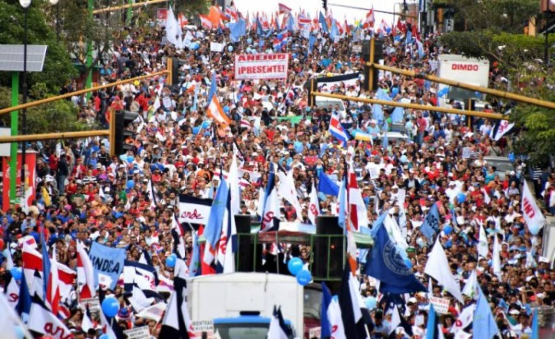 Costa Rica: Miles protestan contra la reforma tributaria