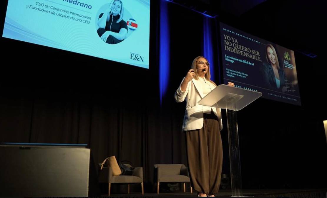 Dianne Medrano, CEO de Centenario y Fundadora de Utopías de una CEO, habló sobre cómo ha evolucionado en su rol de líder organizacional y a nivel personal, sobre esa transformación que la ha llevado a entender que quien dirige no debe controlar todo, requiere de una capacidad para delegar, para creer en otros y decidir en dónde y cómo quiere poner su enfoque.