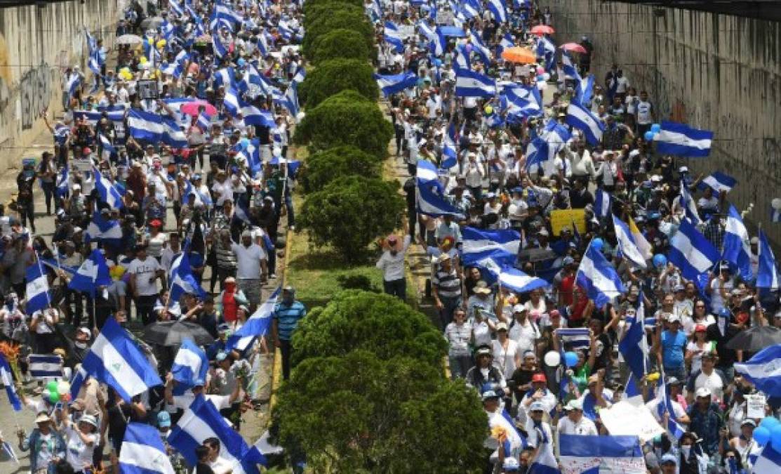 Nicaragua: Represión a megamarcha deja muerto y heridos