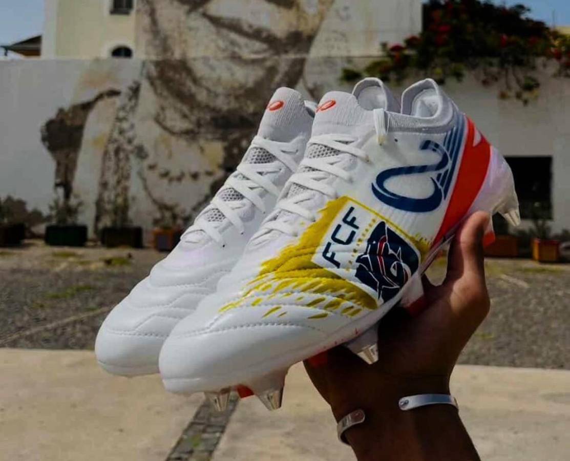 Del fútbol de barrio al Mundial: la historia detrás de los botines de Vozinha