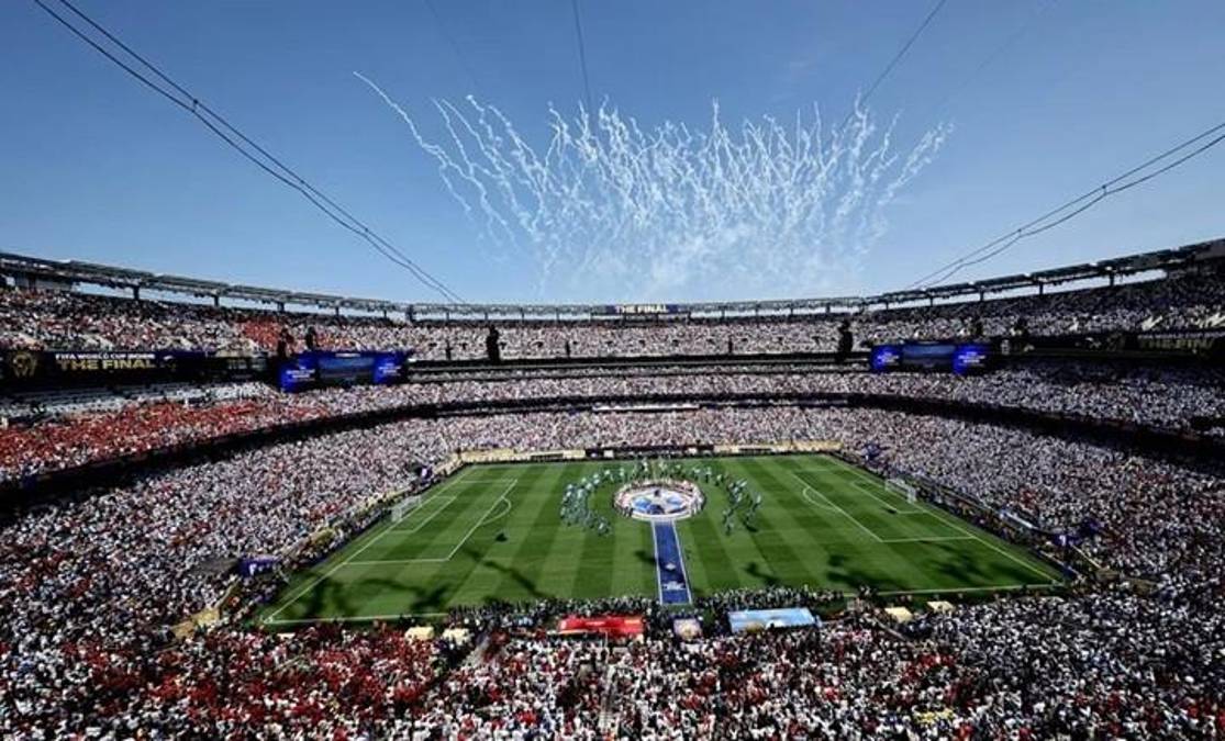 La final del Mundial entre Argentina y España arrancó este domingo en el MetLife de Nueva York/Nueva Jersey. EFE/EPA/Ronald Wittek