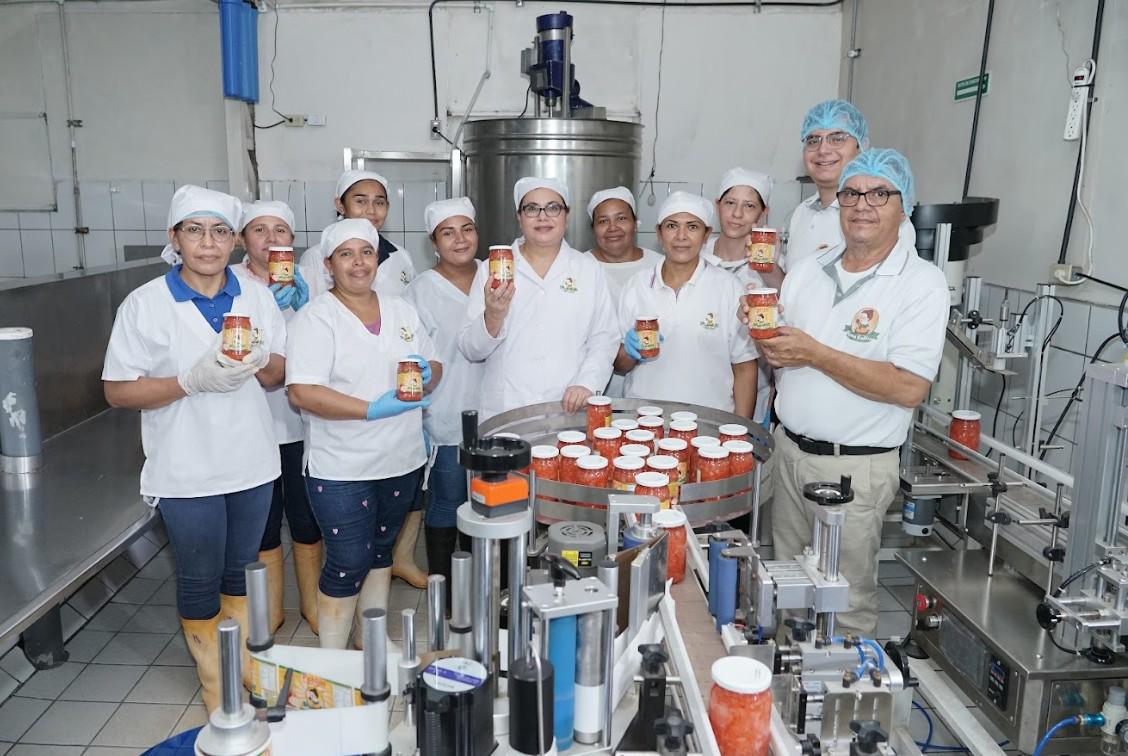<i>FOTO DE MAMÁ GOLLITA EN SU LUGAR DE ELABORACIÓN</i>