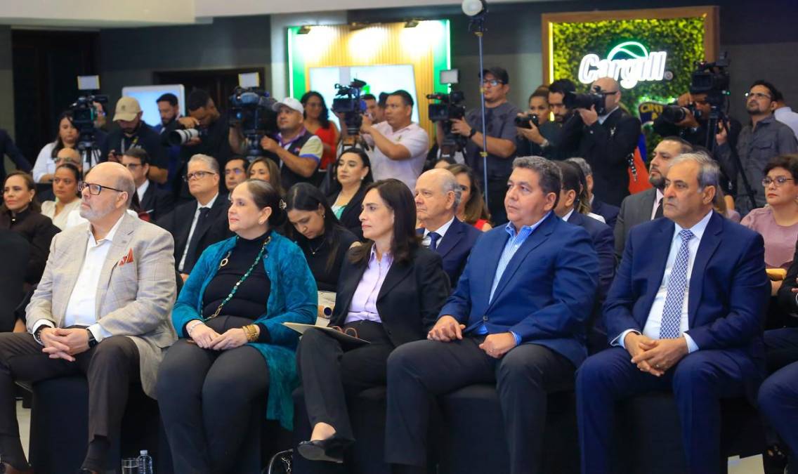 Los resultados de ser una organización confiable, el papel social del empresariado y los desafíos particulares que enfrentan los distintos sectores de la economía hondureña formaron parte de la conversación.