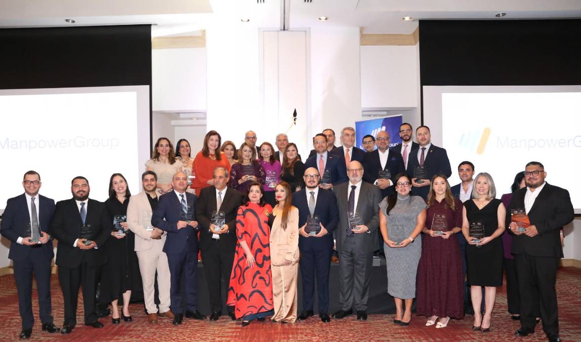 <i>La ceremonia reunió en Tegucigalpa a más de 40 altos ejecutivos de la banca, las telecomunicaciones, el consumo masivo y otras industrias estratégicas. (Foto: LA PRENSA / Honduras)</i>