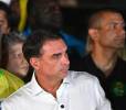 Flávio Bolsonaro se dio ahora a la tarea de aglutinar a la oposición que cuenta <b>121 diputados federales, 29 senadores y seis gobernadores: una base relevante para condicionar la agenda del Ejecutivo. (Foto: EFE)</b>