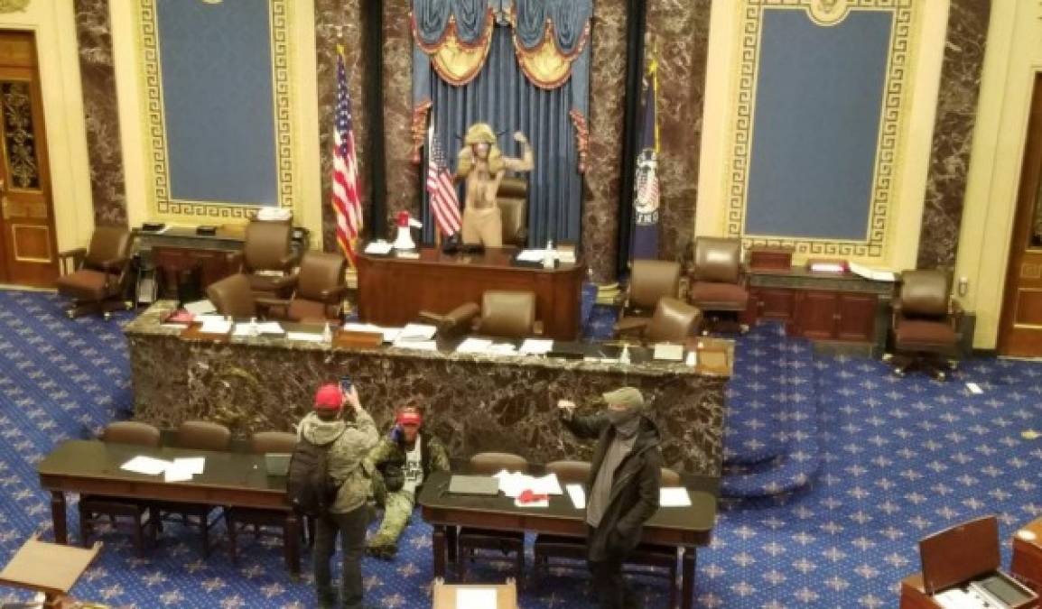 Las protestas interrumpieron el conteo de los votos del Colegio Electoral que realizaba el Congreso para formalizar la victoria del presidente electo de EEUU, Joe Biden.
