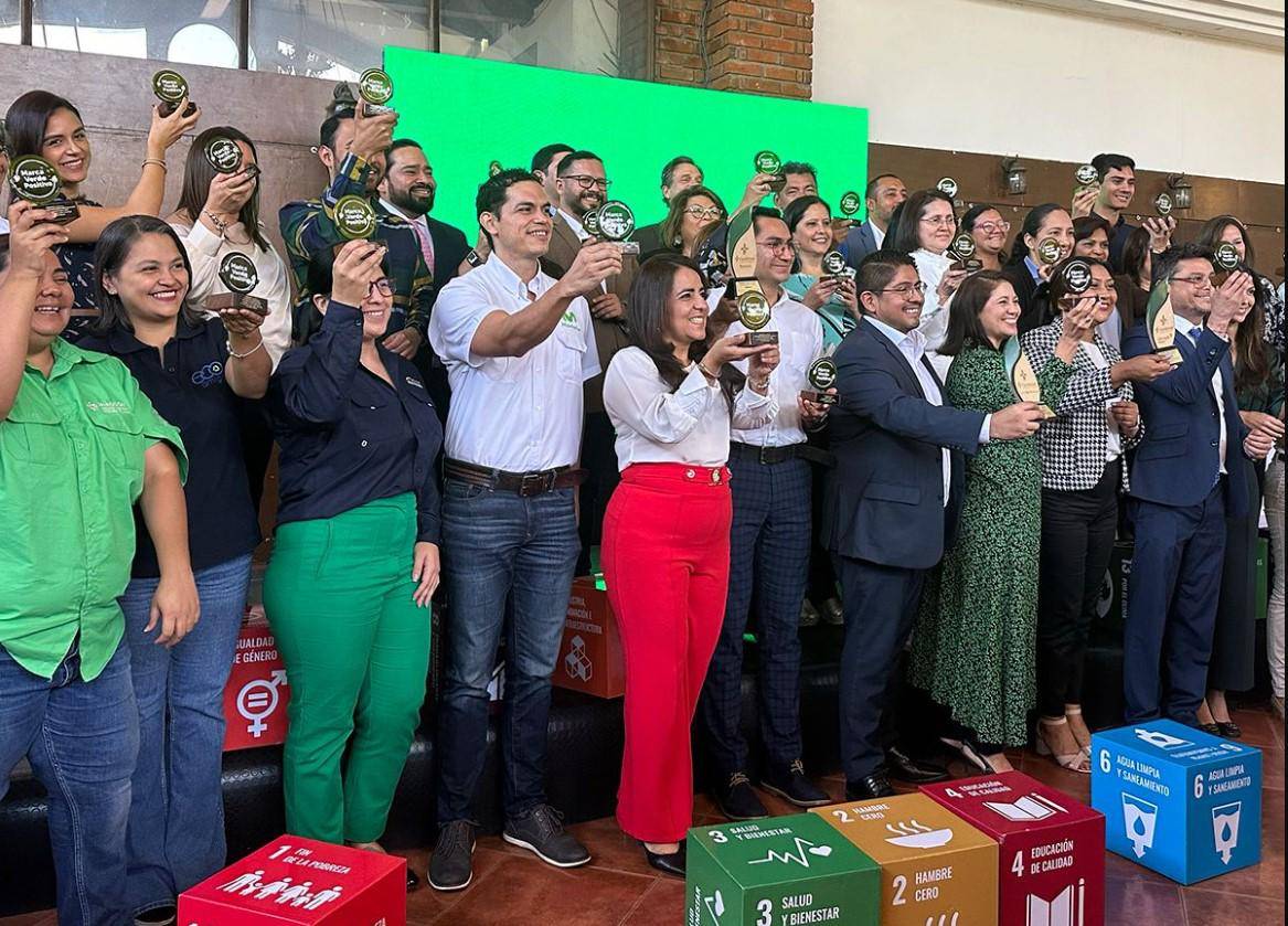 <i>Parte de las empresas que recibieron el reconocimiento: Marca Verde Positiva. FOTO E&amp;N</i>