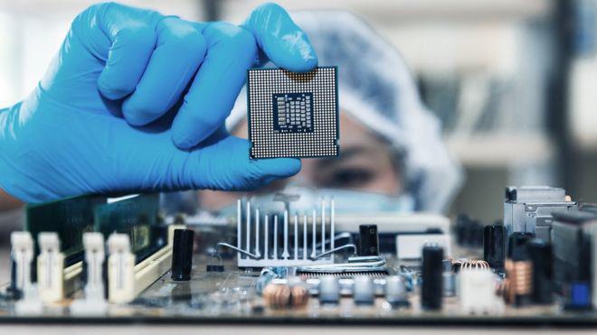 Escasez de chips aumenta por Guerra en Ucrania Escasez de chips aumenta por Guerra en Ucrania