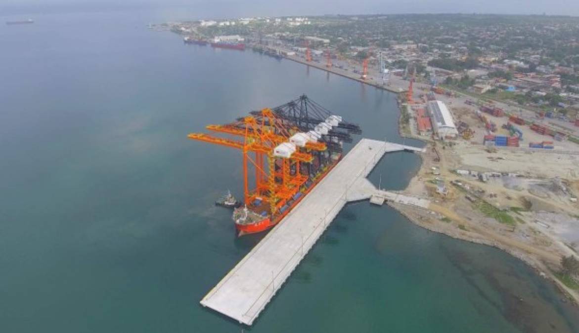 Puerto Cortés recibe nuevas grúas Súper Post Panamax