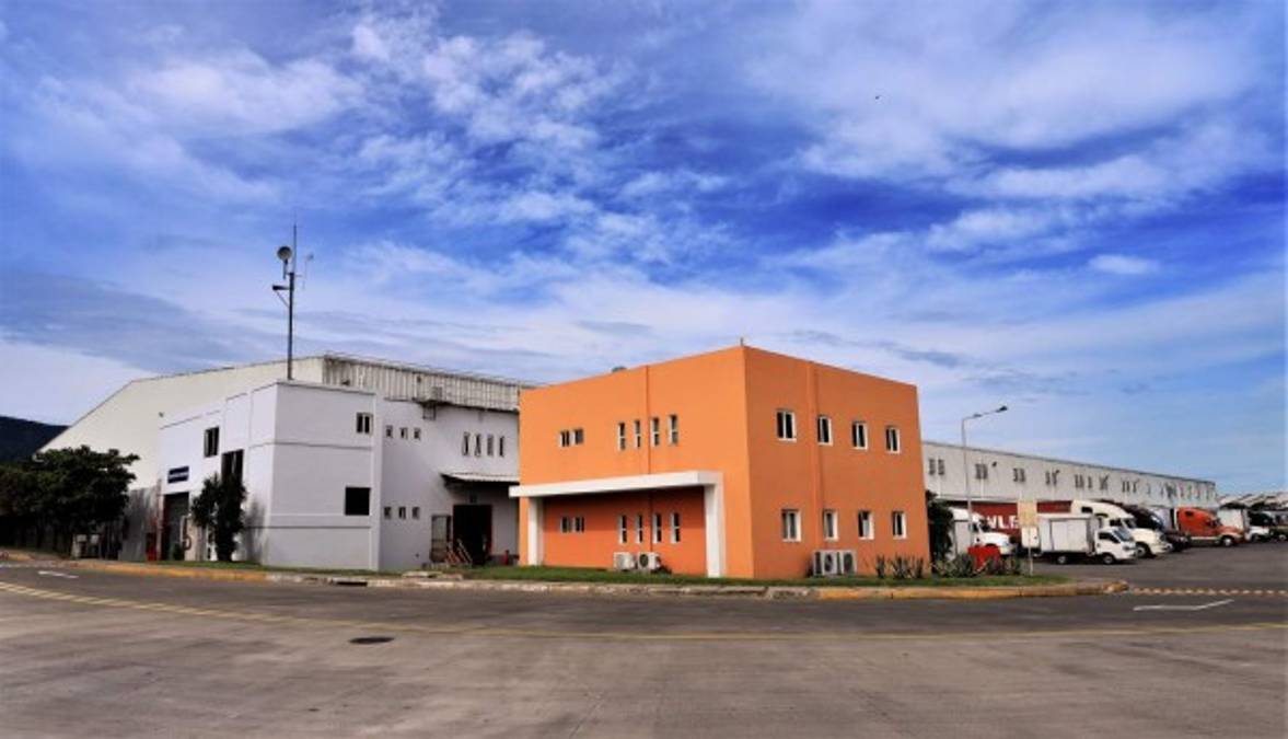 A 100 años de su fundación, C. Imberton cuenta con dos divisiones; la farmacéutica, del cual es líder en el mercado salvadoreño y la de productos de consumo masivo, donde también es uno de los jugadores más importante en El Salvador, legado que fue forjado por Imberton Palomo, basado en el conocimiento de su padre y el cual heredó a su hijo, Carlos. Foto cortesía