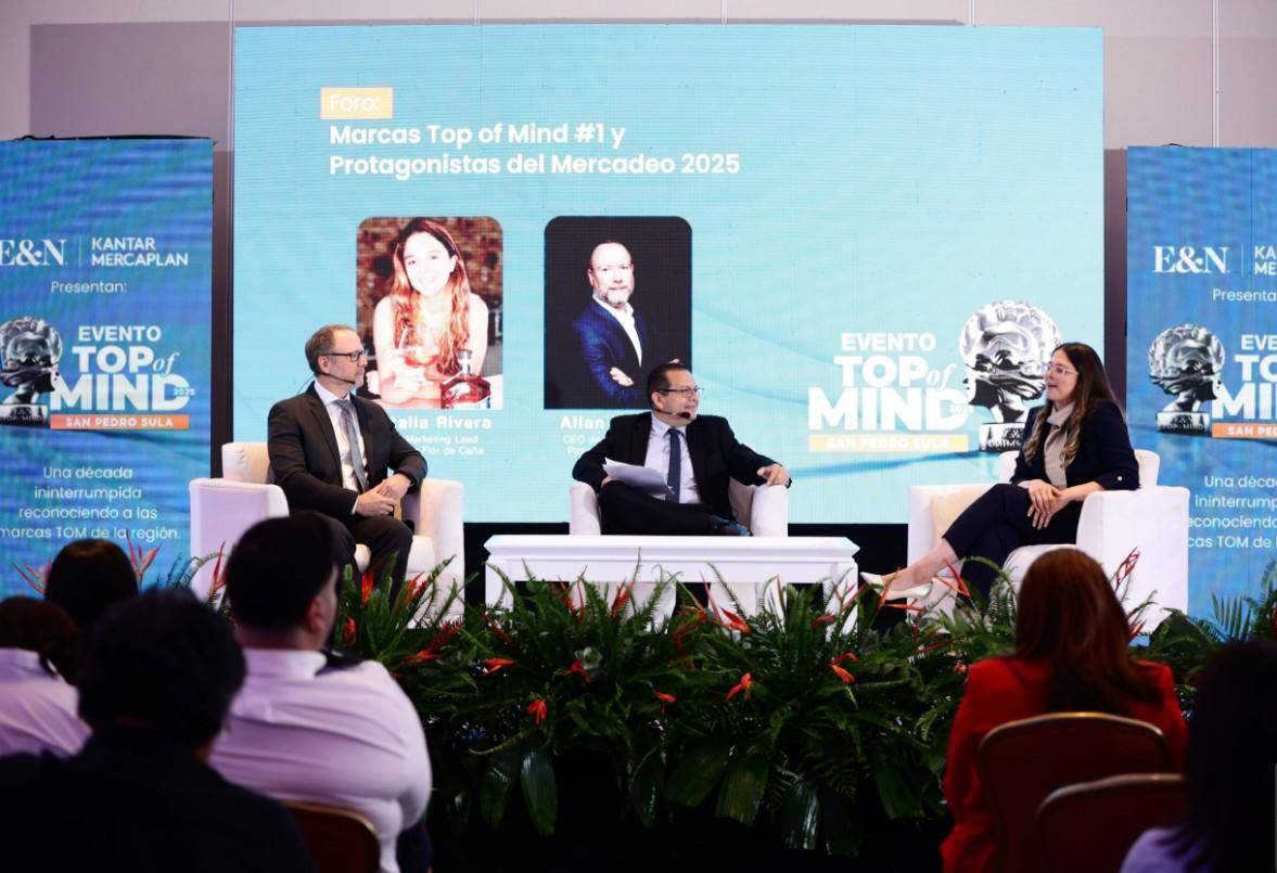 <i>Allan Deware de Pinturas Americanas y Natalia Rivera de Flor de Caña tuvieron una destacada participación en el foro de Marcas TOM #1 de Honduras 2025, donde revelaron los factores que les permitieron convertirse en marcas TOM en sus categorías. FOTOS YOSEPH AMAYA / GRUPO OPSA</i>