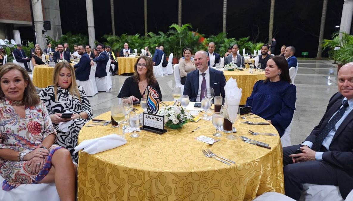 <i>En una ceremonia realizada en las instalaciones del campus Walter Kissling de INCAE -ubicado en Costa Rica- los líderes galardonados se reunieron para recibir su premio en el evento “Líderes del Sector financiero, marcando el Rumbo” y "Los Líderes más Innovadores y Visionarios de Centroamérica y el Caribe".</i>