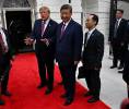 <i>El presidente de Estados Unidos, Donald Trump (c-i), hablando con la prensa junto al presidente de China, Xi Jinping (c-d), tras su reunión este jueves en la Casa Blanca, en Washington (EE.UU.). EFE/EPA/ Annabelle Gordon</i>