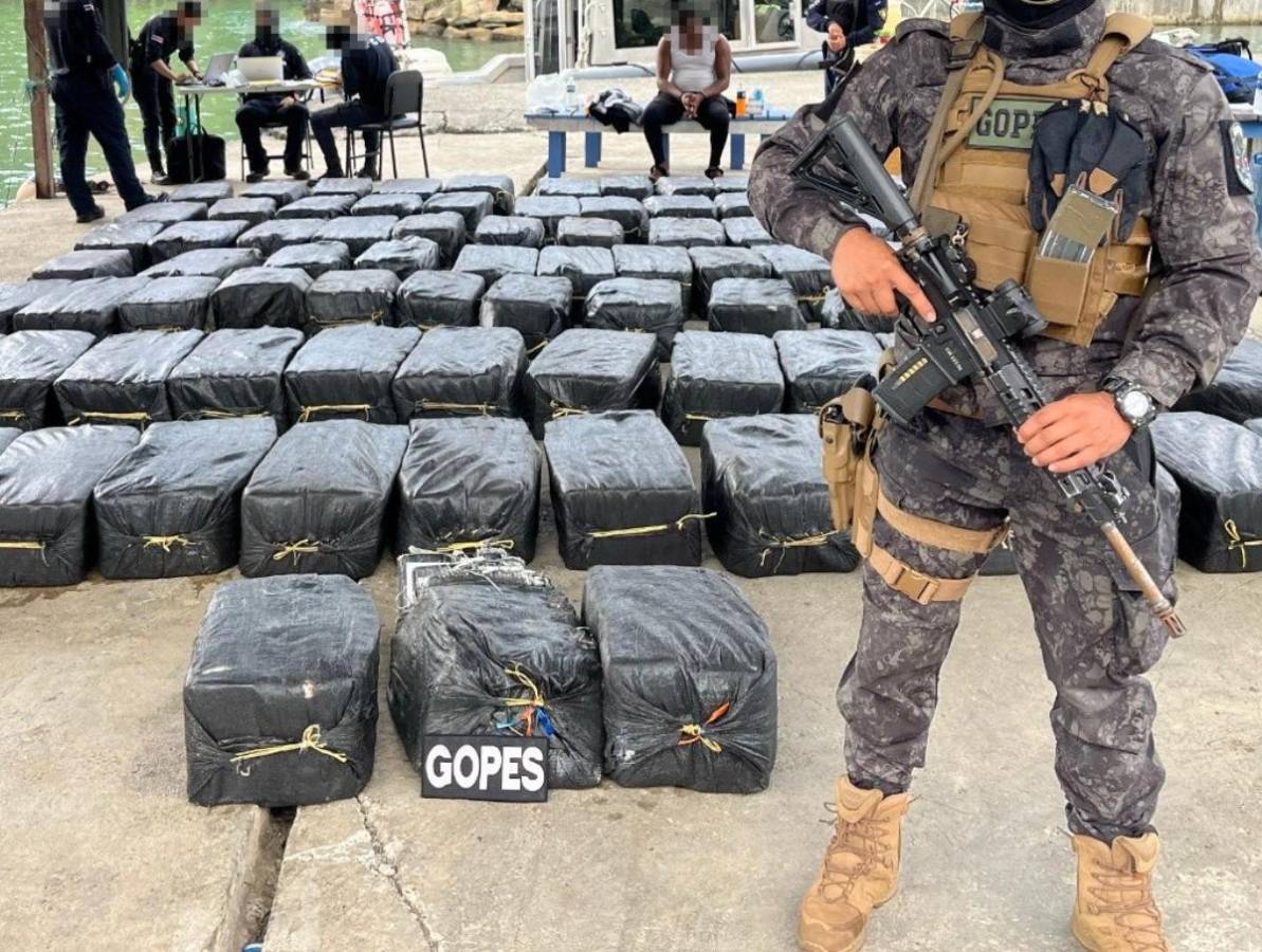 Decomisan 2,5 toneladas de cocaína en lancha en Caribe de Costa Rica