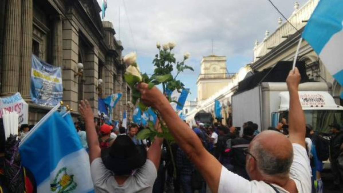 Guatemala: Otto Pérez Molina sin inmunidad y población celebra en la calle