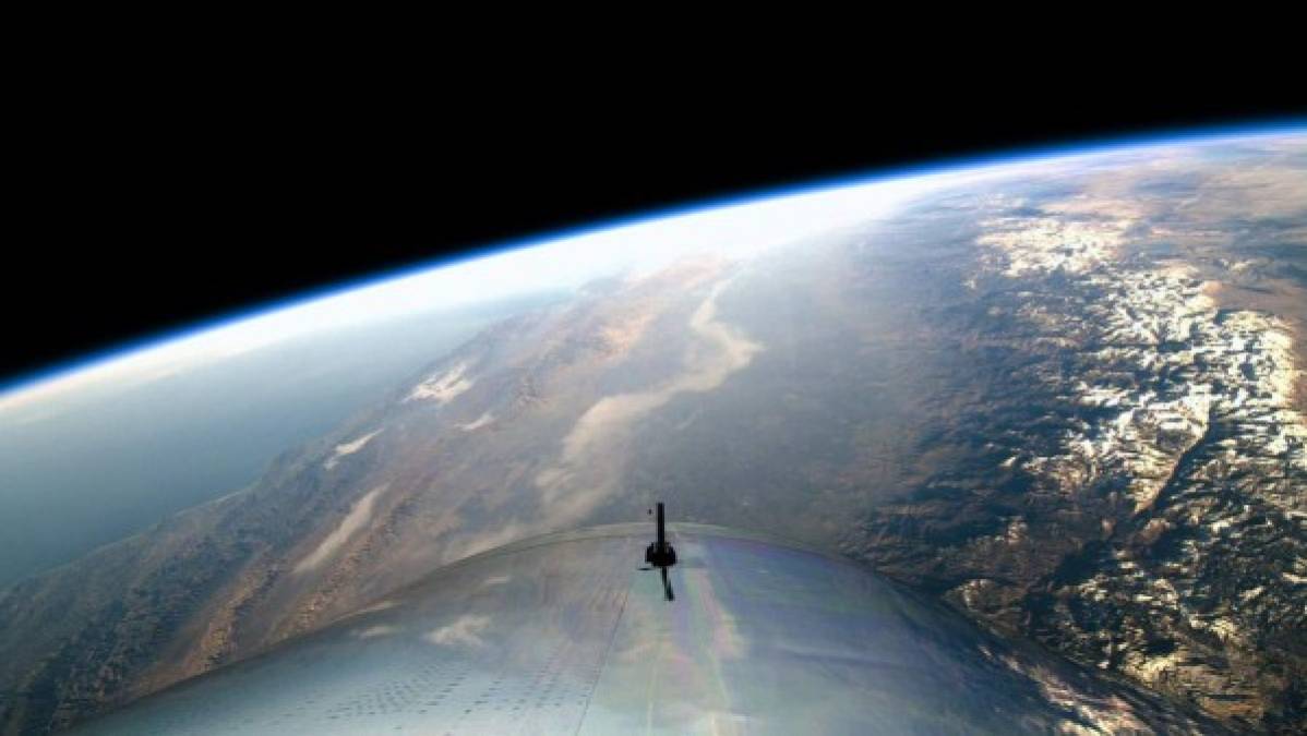Turismo espacial: Nave de Virgin Galactic alcanza el espacio por primera vez