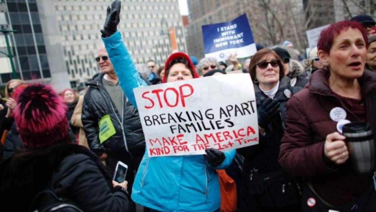 10 ciudades de EE.UU. en alerta por inicio de redadas contra migrantes de Trump