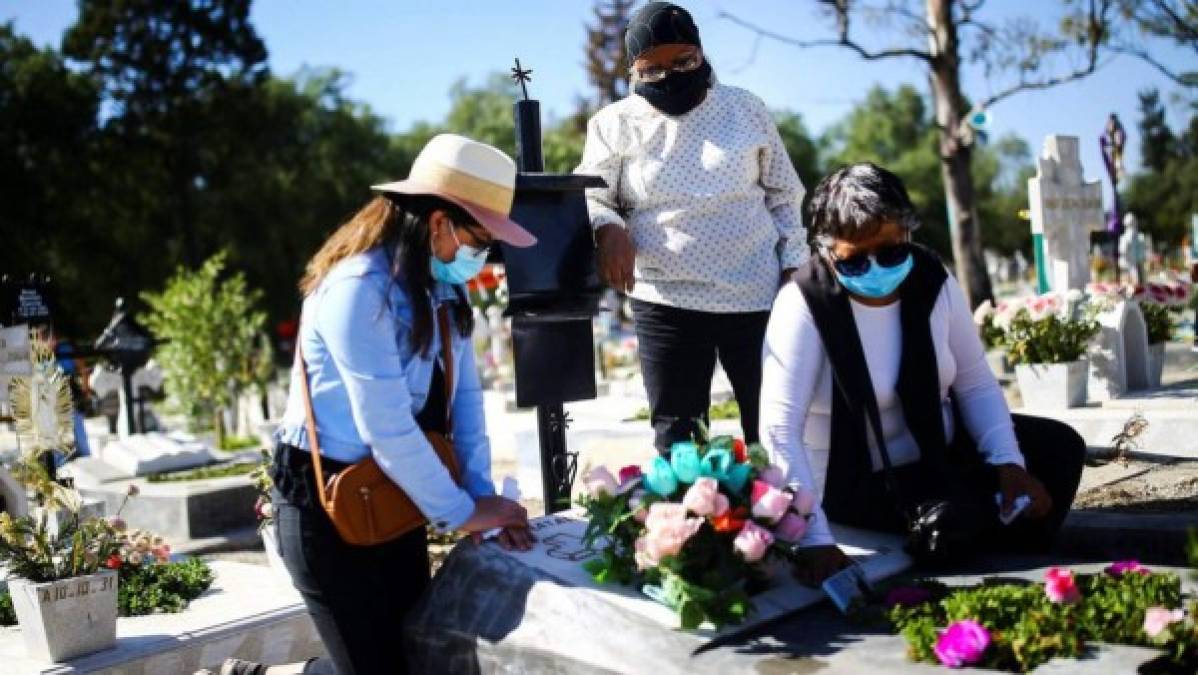 México podría recibir en diciembre las primeras vacunas contra el covid-19 desarrolladas por Pfizer y BioNTech si los procesos para su aprobación se cumplen en los plazos previstos, anunció este martes el canciller mexicano Marcelo Ebrard.