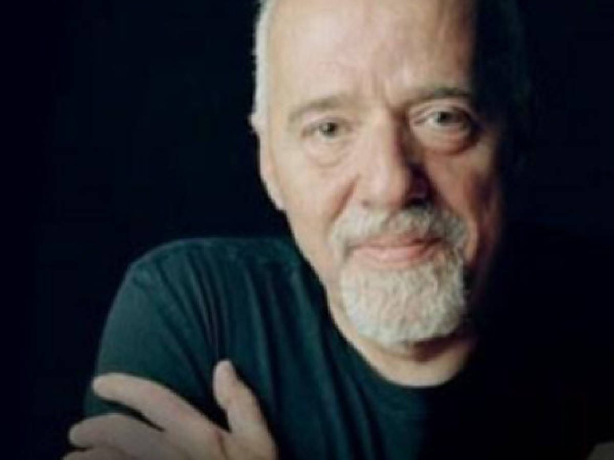 Cómo dominar las redes sociales, según Paulo Coelho