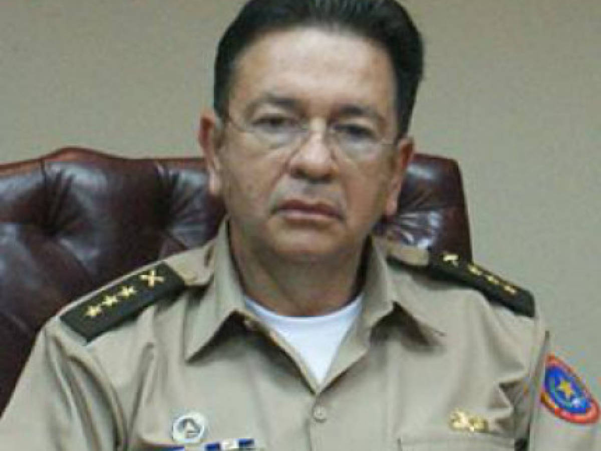 El Salvador: Militares garantizan 'fidelidad' a Presidente que sea electo