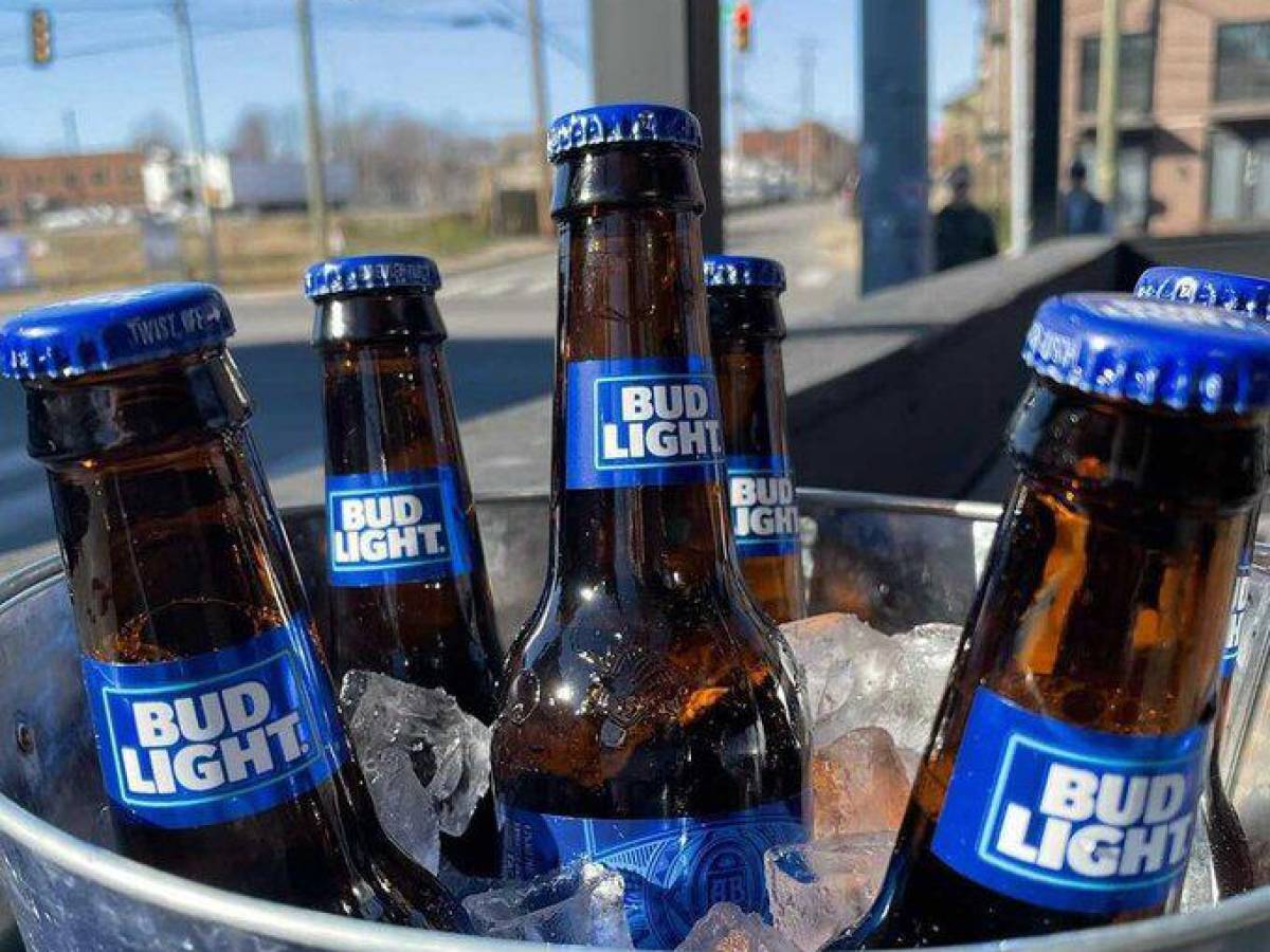 ¡Destronada Bud Light! La cerveza más vendida en EEUU ahora es mexicana