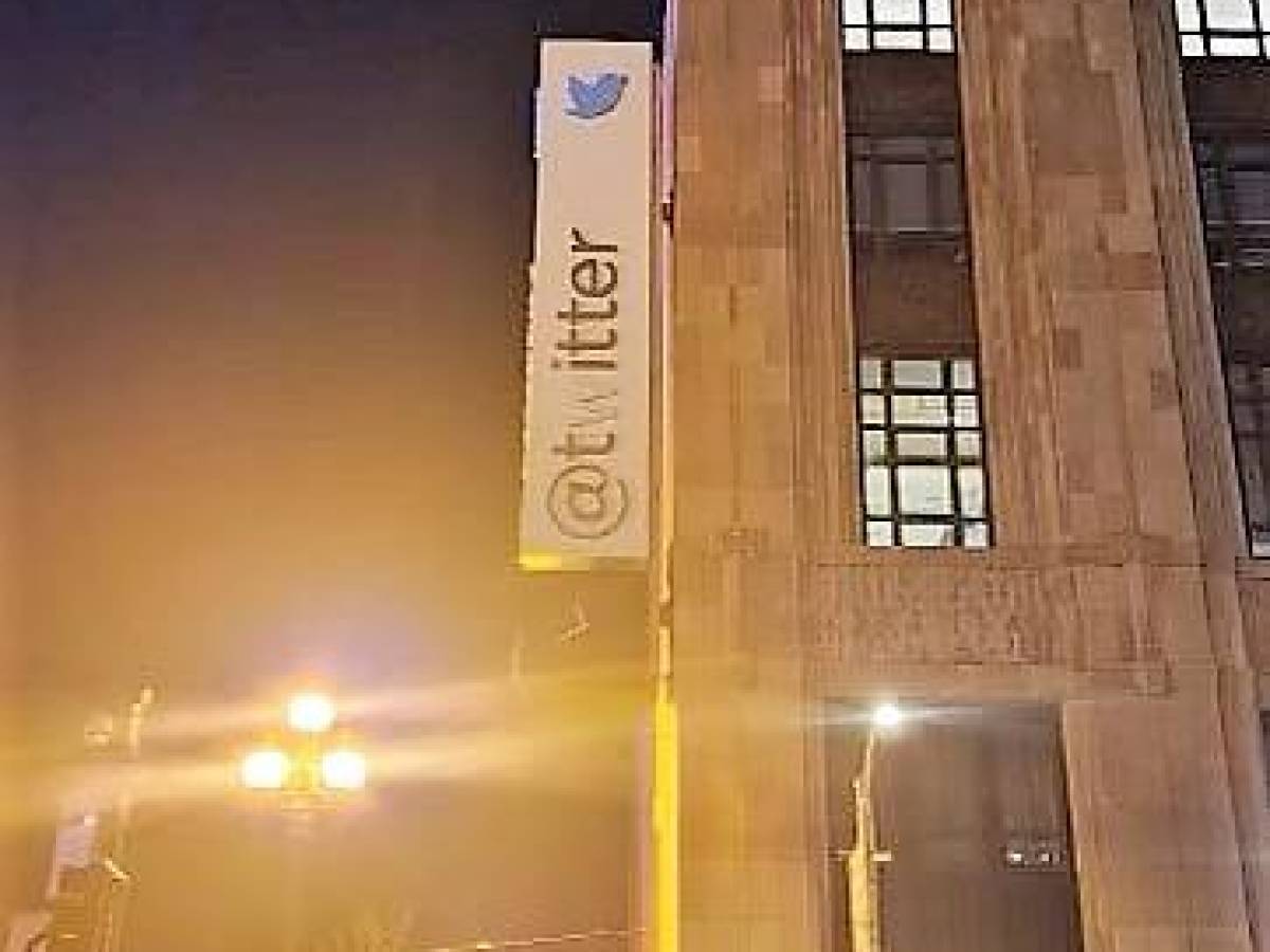 ¿Por qué Elon Musk le quitó la ‘w’ al letrero de las oficinas de Twitter?