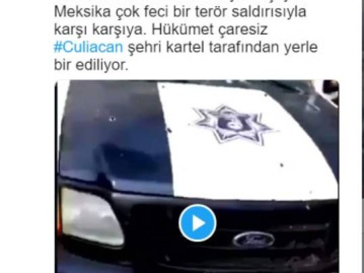 Una publicación en Twitter (K) muestra un video con policías ensangrentados, tendidos en el suelo, mientras un hombre relata en español que es una consecuencia de haberse metido con su grupo delictivo.