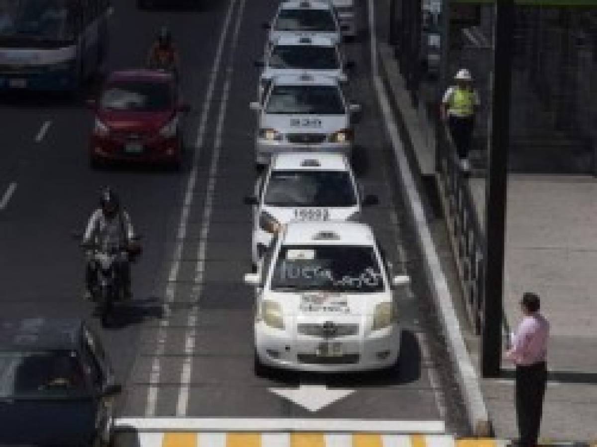 Guatemala: Taxistas exigen mayores regulaciones a Uber