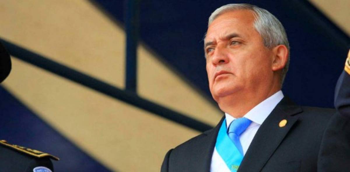 Guatemala: Otto Pérez embiste, pero su gabinete sigue desgranándose