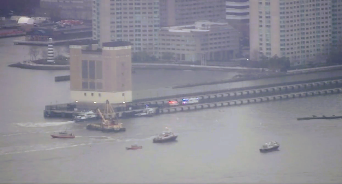 Varios muertos al estrellarse un helicóptero en el río Hudson de Nueva York