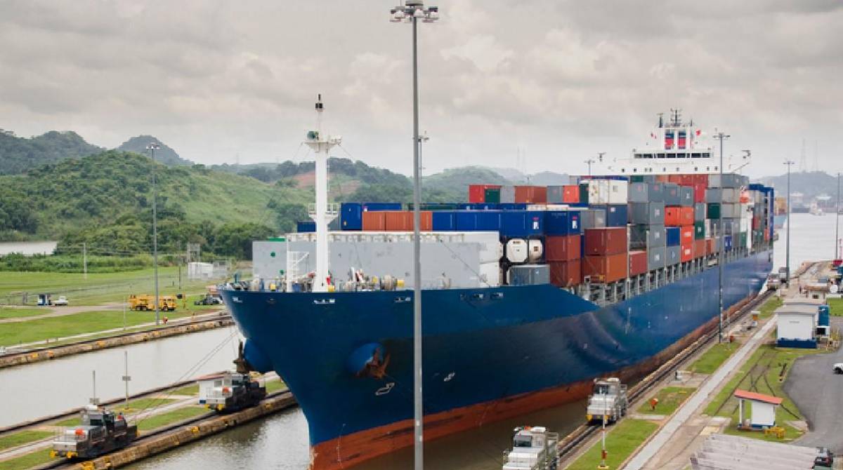 Canal de Panamá espera alcanzar 13 tránsitos diarios de portacontenedores Neopanamax