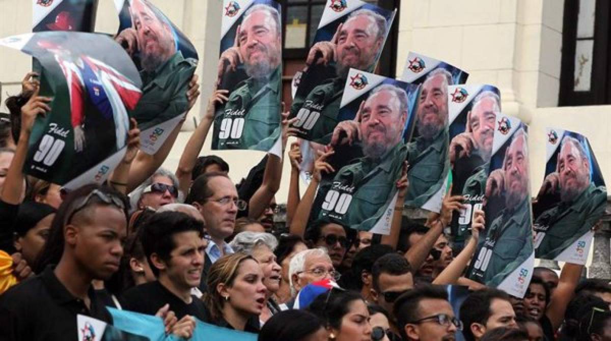 Inicia homenaje masivo a Fidel Castro en la Plaza de la Revolución