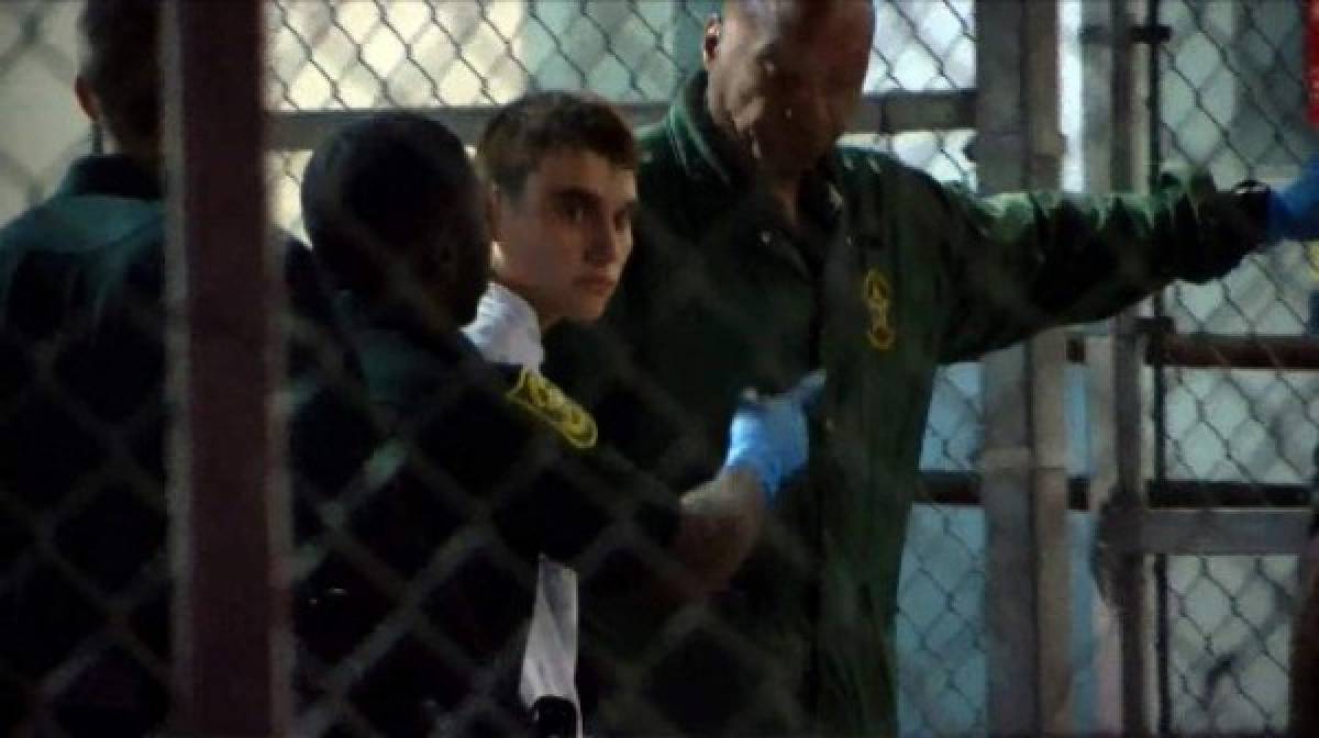 EEUU busca respuestas tras la masacre en una escuela en Florida
