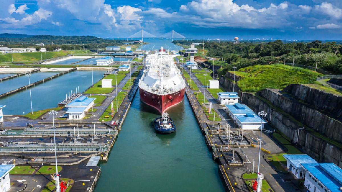 El Canal de Panamá aumentará el tránsito diario a 24 buques en enero