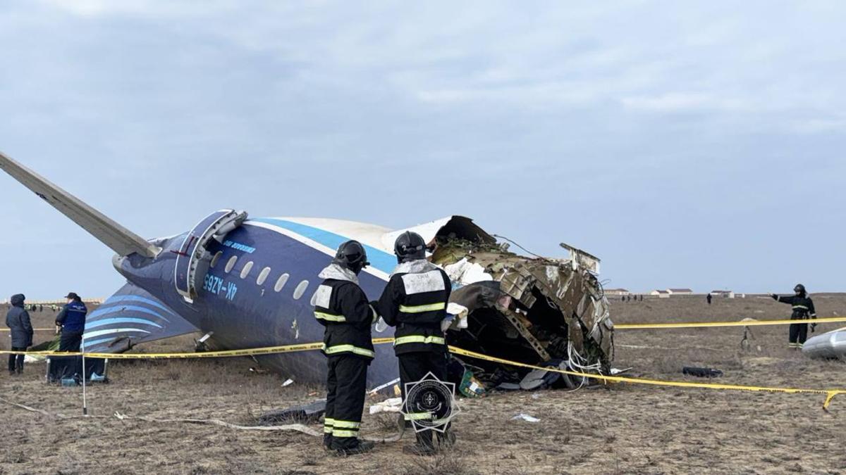 Tragedia aérea: se estrella avión comercial junto al aeropuerto de Aktau