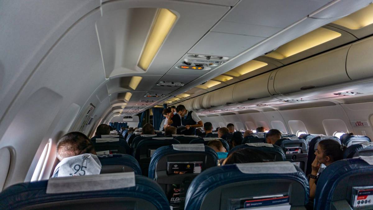 ¿Cómo escoger un asiento seguro en un avión?