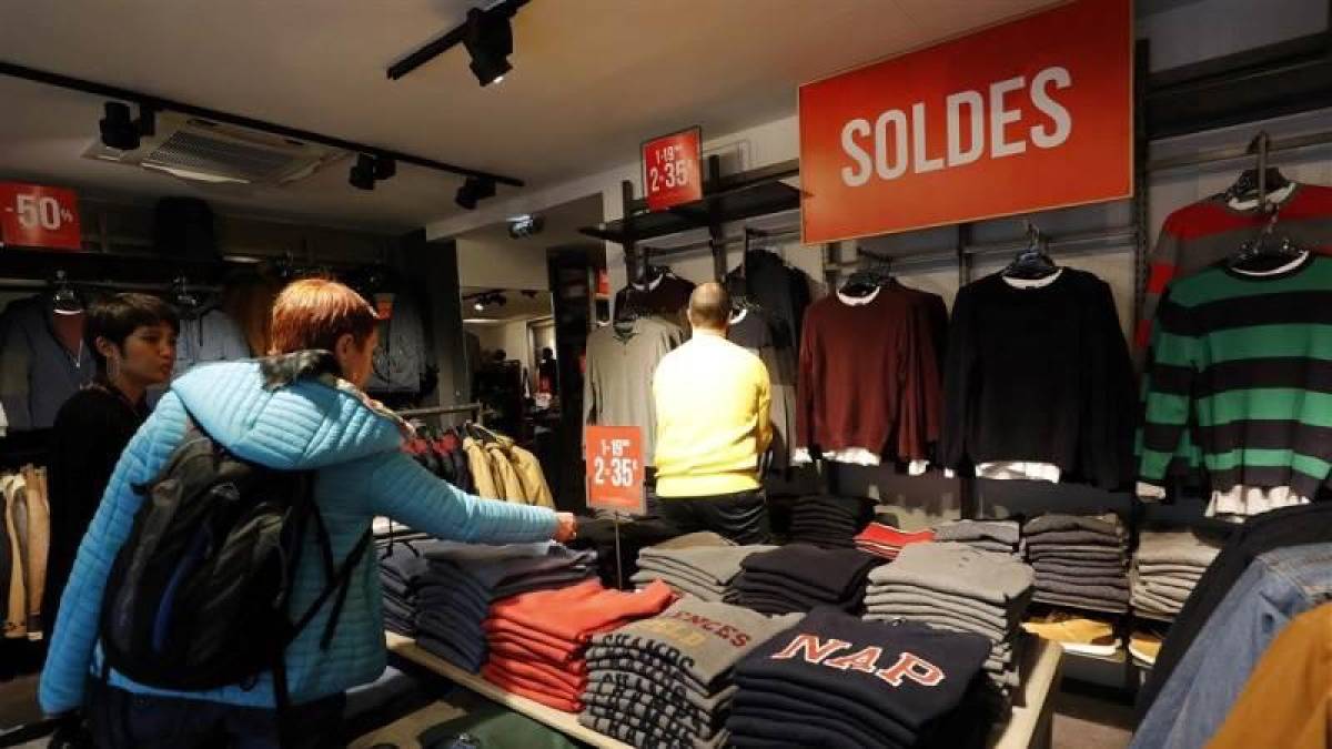 Gasto de consumidores de EEUU se debilitará a medida aranceles desaceleren el crecimiento