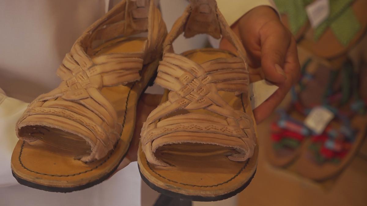 Adidas ofrece disculpa pública por apropiación de huaraches del estado mexicano de Oaxaca