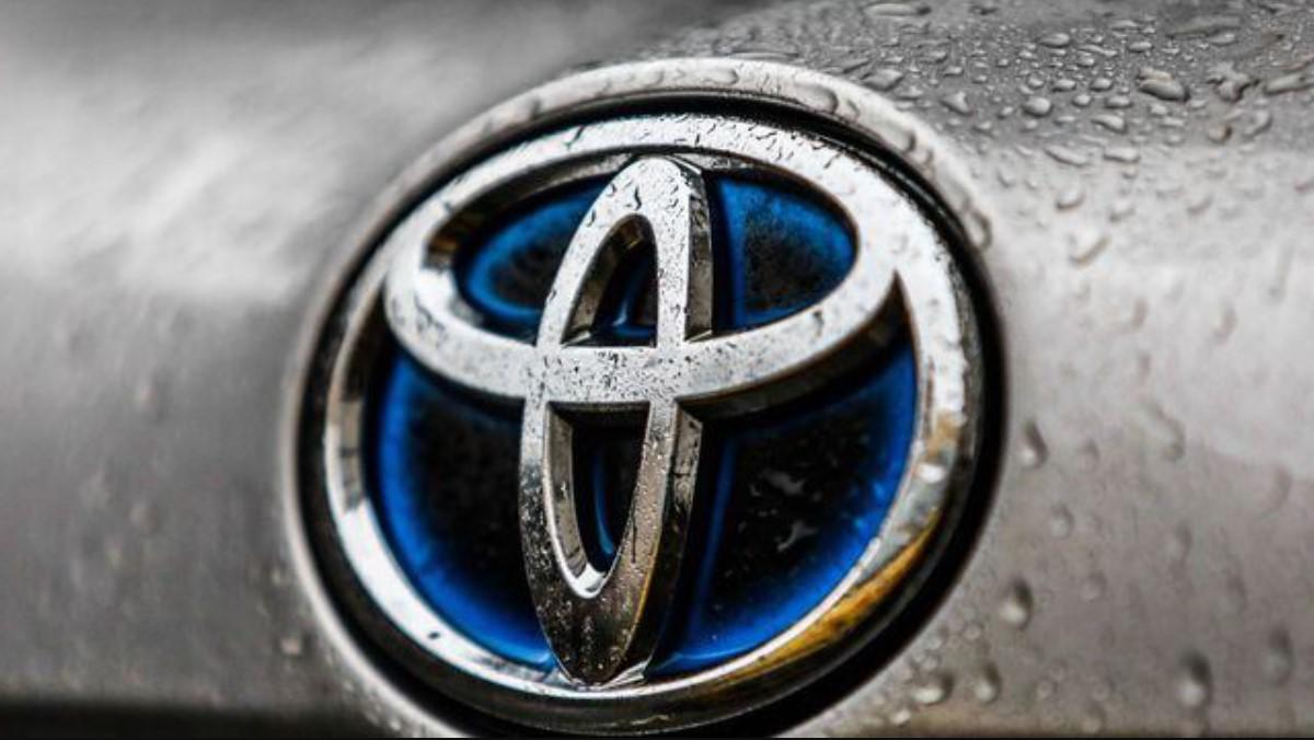 Toyota llama a revisión a millón de autos por falla en sensor de bolsa de aire