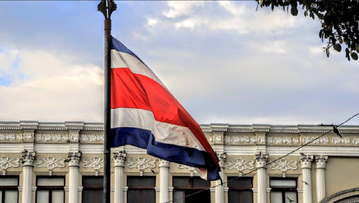 Regla fiscal y menor deuda pública impulsan mejora de calificación de Costa Rica