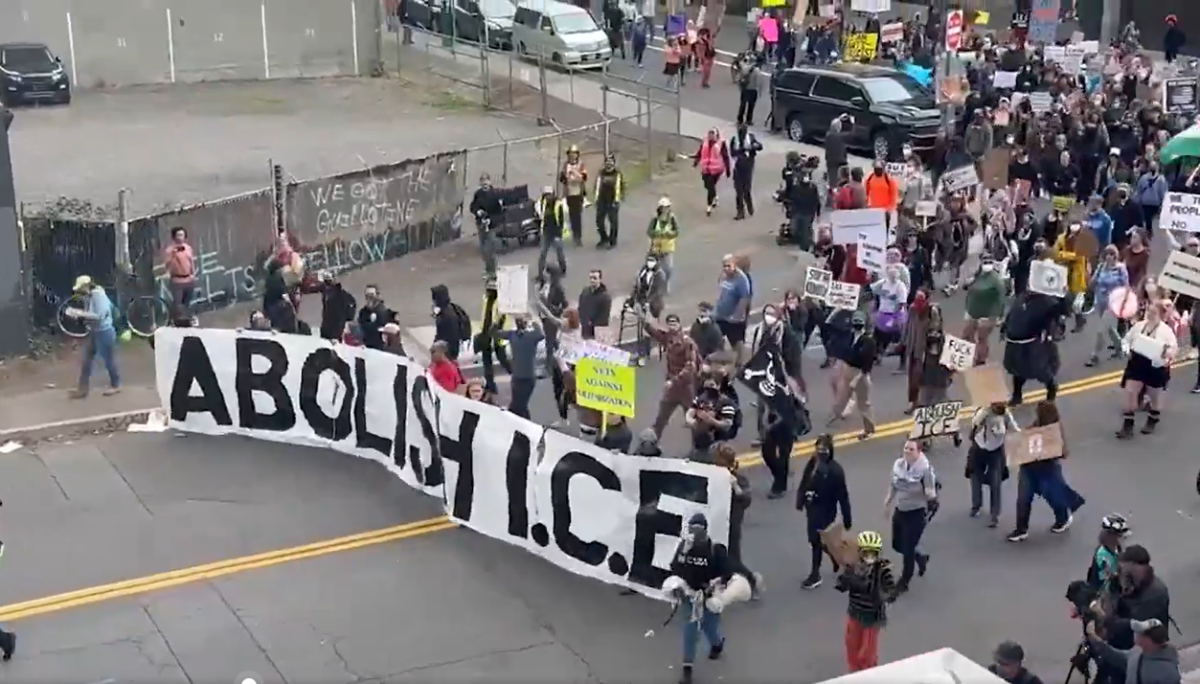 Más del 60 % de latinos en EEUU desaprueba a Trump y 41 % teme un arresto migratorio