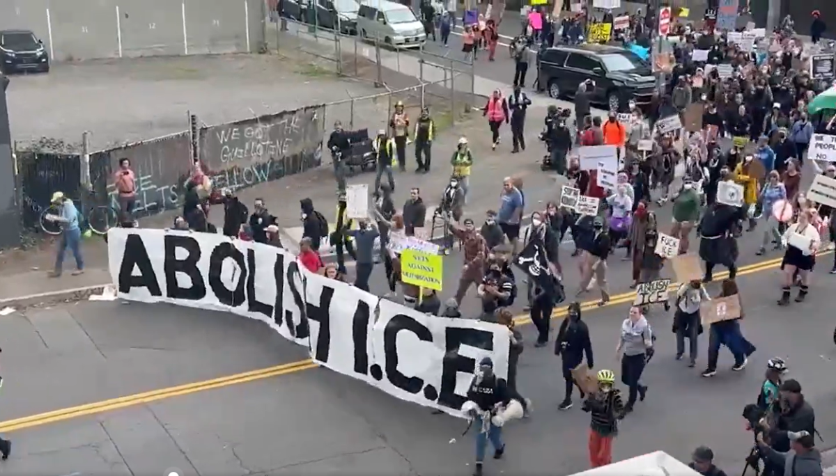 Más del 60 % de latinos en EEUU desaprueba a Trump y 41 % teme un arresto migratorio