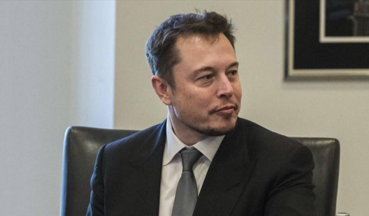 Elon Musk estaría interesado en comprar el Liverpool, según su padre