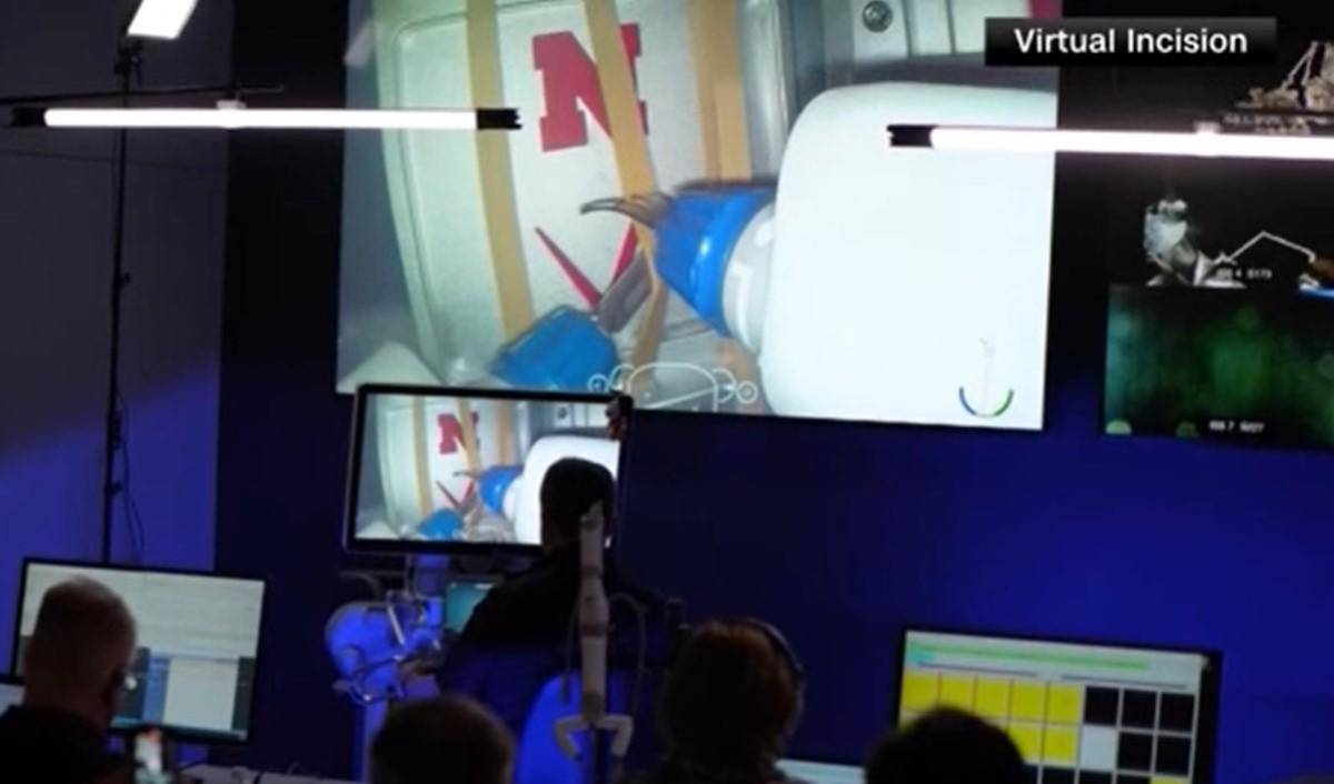 Cirujanos en la Tierra operan por primera vez un robot quirúrgico en la EEI