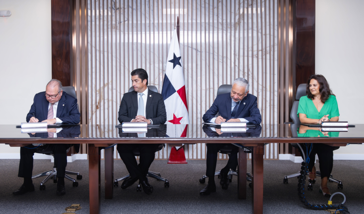 Canal de Panamá y MOP firman acuerdo para inspección de puentes