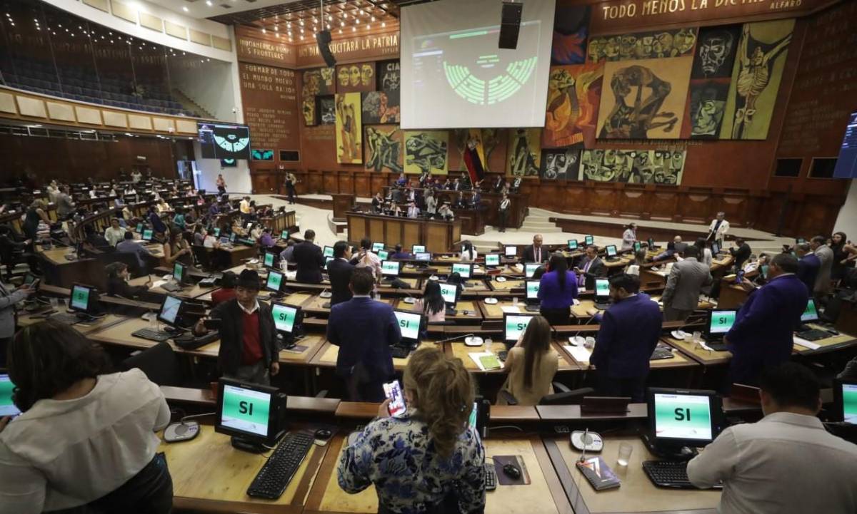 Ecuador sube el IVA a 13 % para financiar su lucha contra el narcotráfico