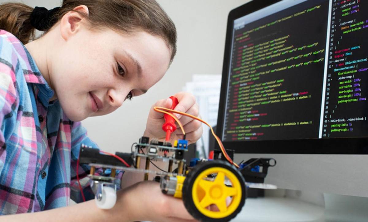 Intel busca aumentar las capacidades de jóvenes costarricenses en áreas STEM