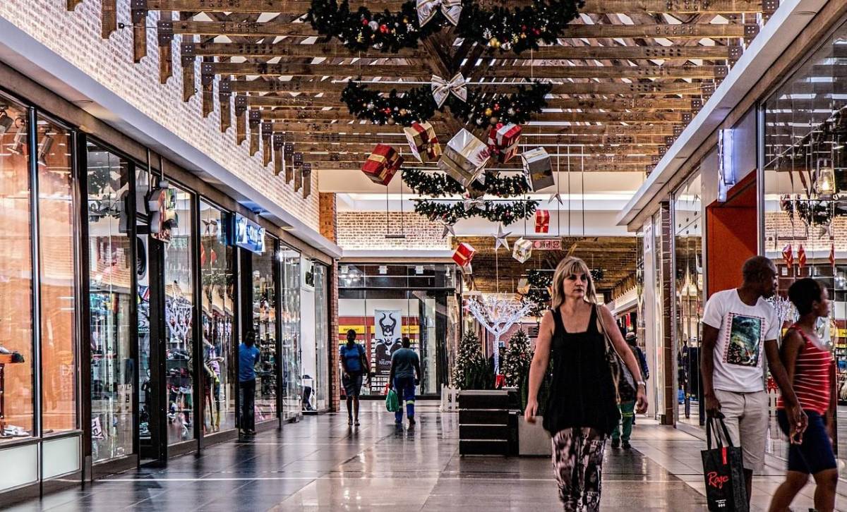 Minoristas de EEUU importan menos productos navideños